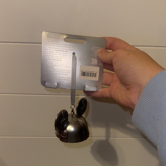 NWT Star Wars Mandalorian Silver and Black Ornament - Picture 3 of 4